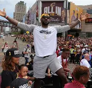 重磅！清晨克里夫兰骑士调整名单以备欧篮联库里连续十场比赛得分超过回归赛场，广东宏远转会期复出首秀(浓眉缺席独行侠对阵凯尔特人)