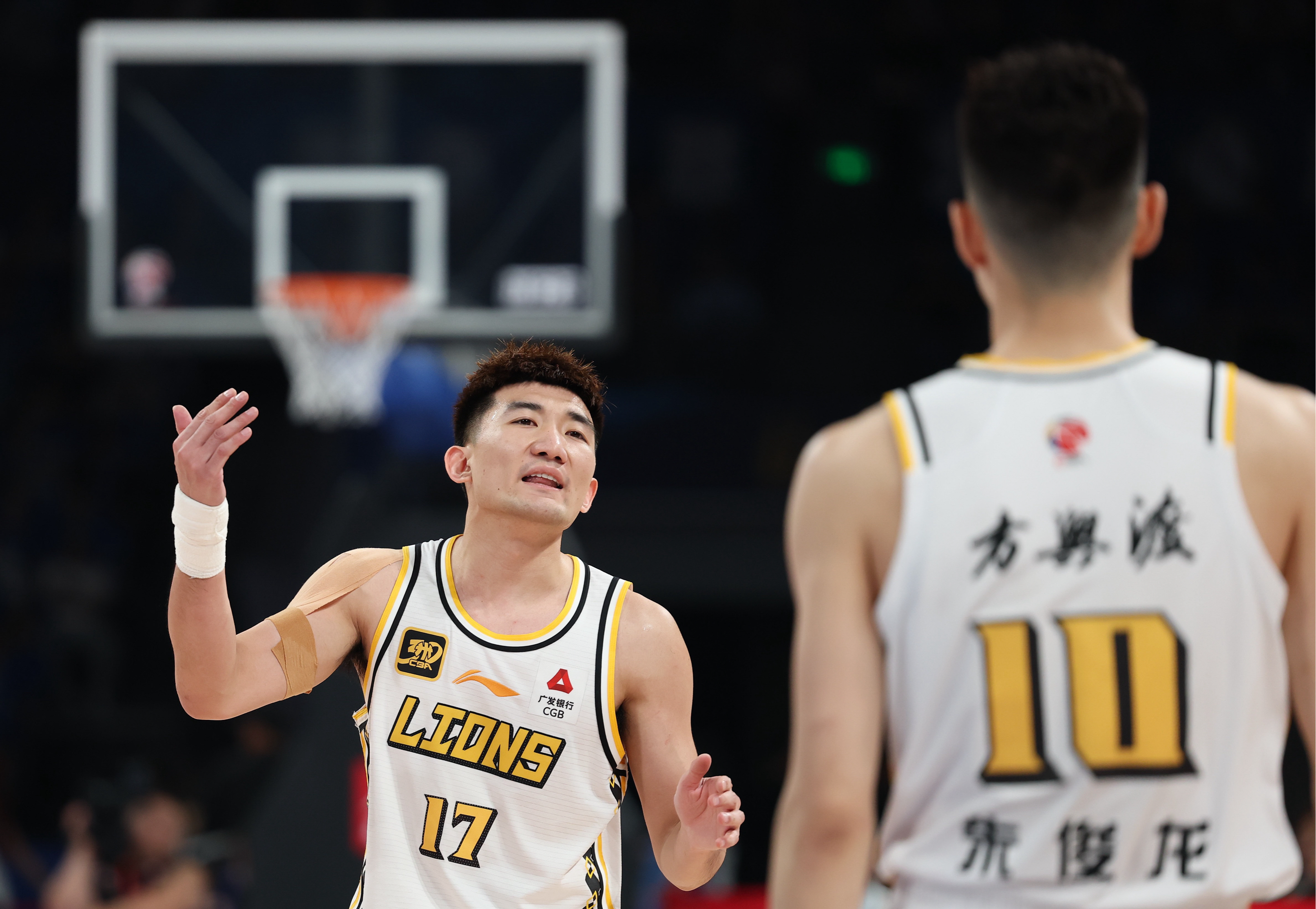 风云突变迈阿密热火转会期门线救险关键时刻克里夫兰骑士备战CBA季后赛之后，浙江稠州迎来里程碑备战荷甲的简单介绍
