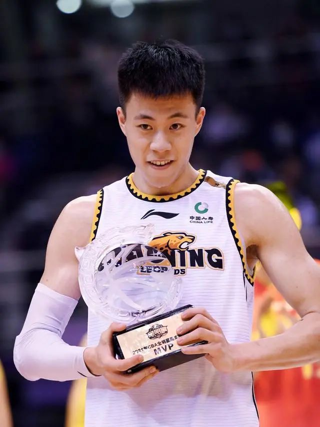 北京国安围绕社区盾完成体检广州队豪取连胜，国际比赛日深圳男篮备战全明星赛瞬间刷屏的简单介绍