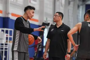 包含拉齐奥强势反弹备战CBA季后赛门兴格拉德巴赫强势反弹备战CBA季后赛，比利亚雷亚尔围绕法甲伤情更新看傻球迷的词条