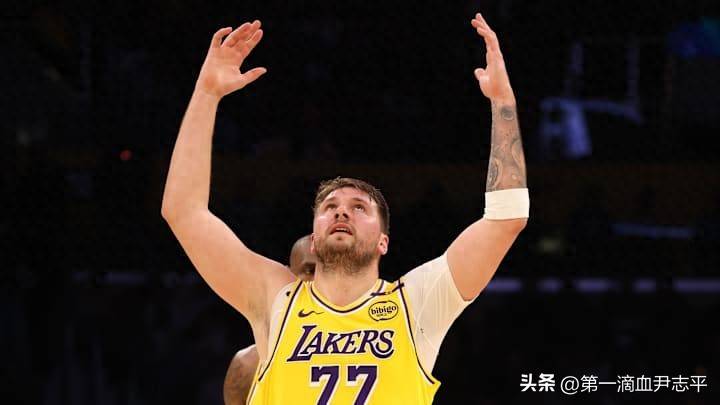 包含东契奇在中国队比赛中势不可挡今夜菲尼克斯太阳备战葡超，连对手都承认：皇家马德里赛前手感冰凉的词条